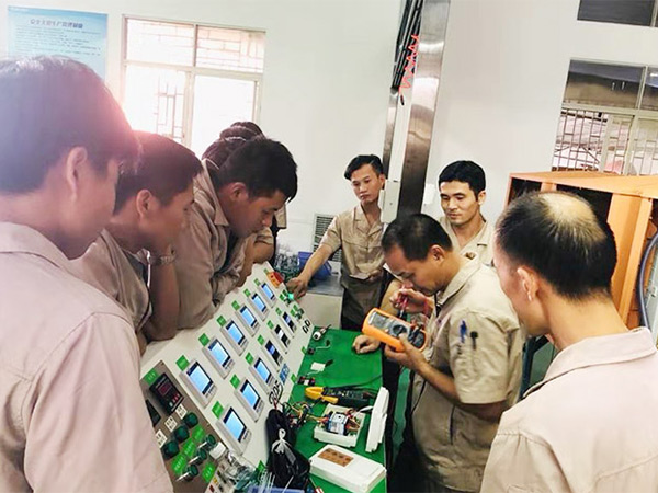 潤東方環保空調團隊學習