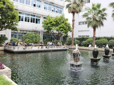 東莞潤東方環保空調公司銷售部戶外休息區